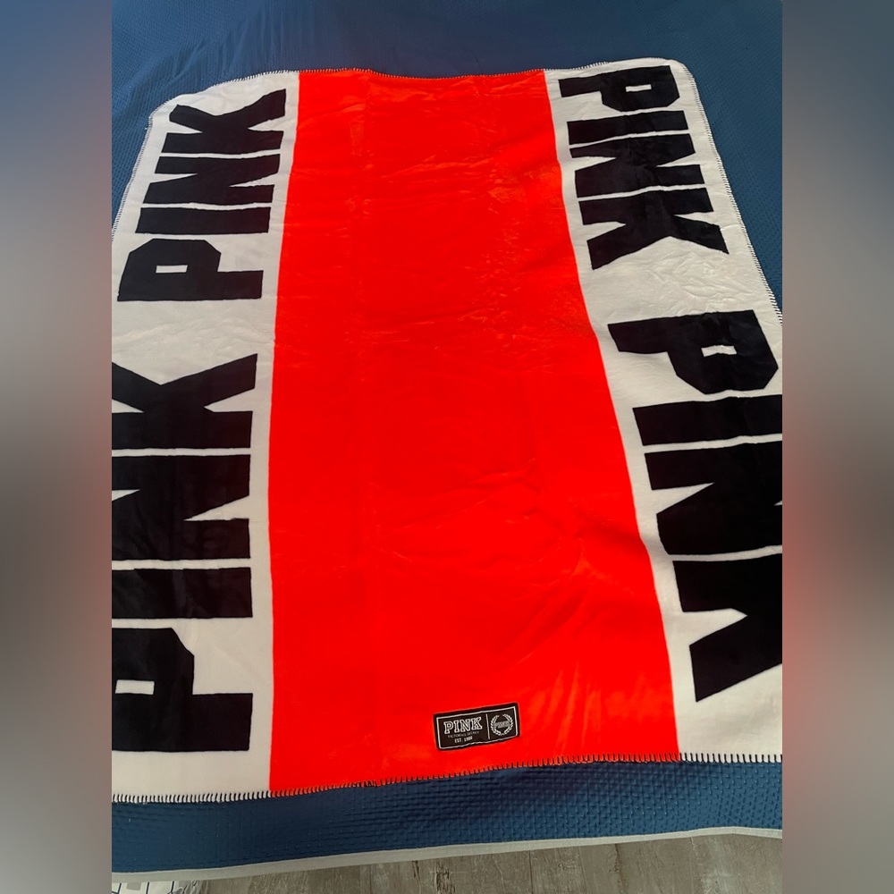 *NEW* Victoria’s Secret Sherpa Blanket